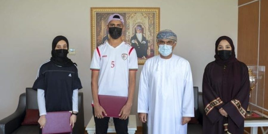 رئيس الاتحاد العماني لكرة القدم يلتقي سفراء السلطنة