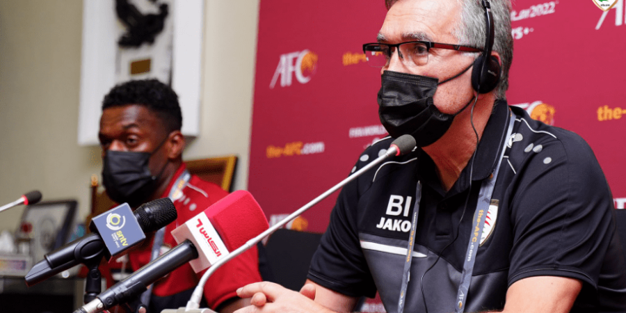 مدرب منتخبنا الوطني